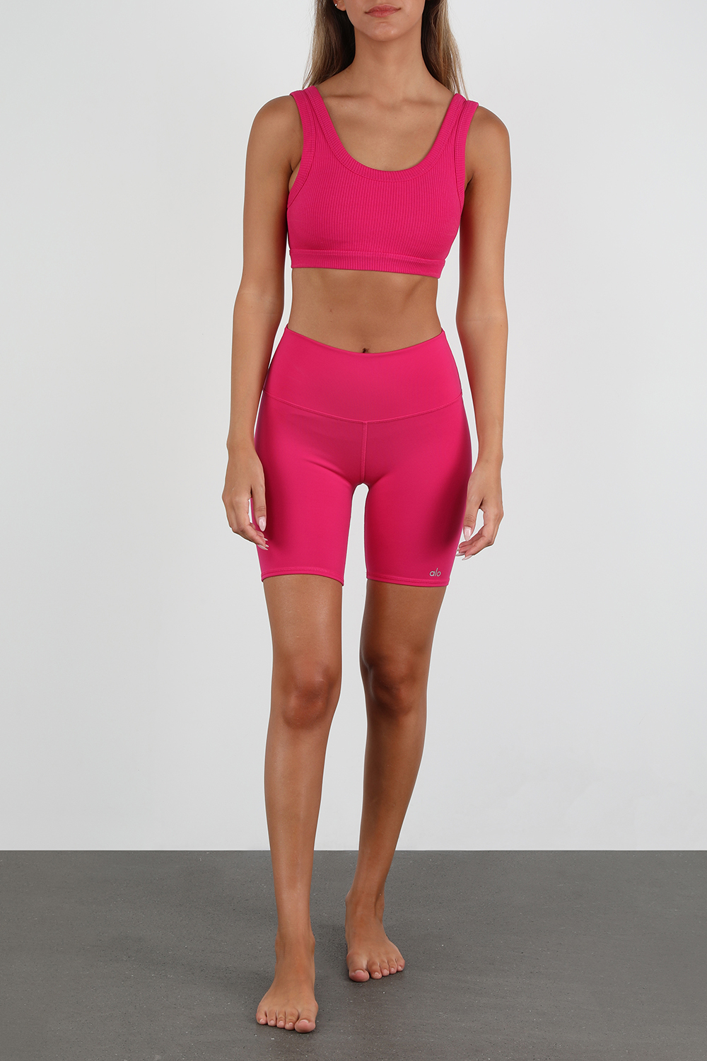 בייקר שורטס עם לוגו